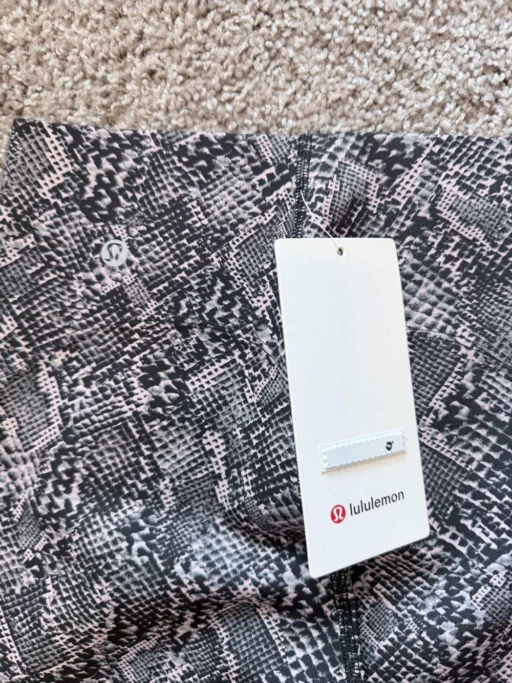 lululemon Glow Up™ Super-High-Rise Tight 28"
Snake Grey Multi size 6 NWT - Picture 10 of 12